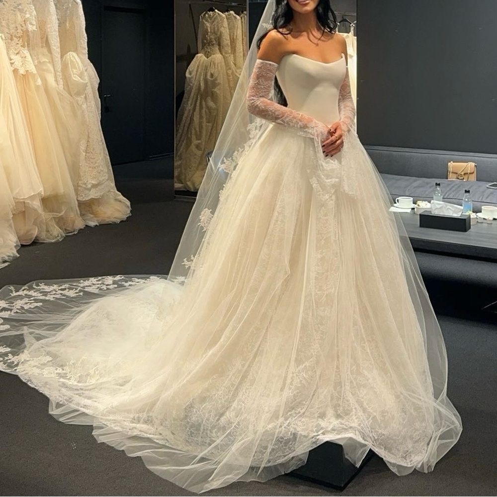 Vera Wang Wedding Gown with Lace Details